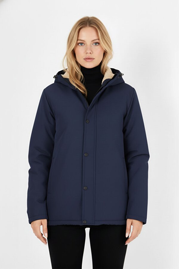 İçi Kürklü Su ve Rüzgar Geçirmez Cepli Kapüşonlu Kadın Mont