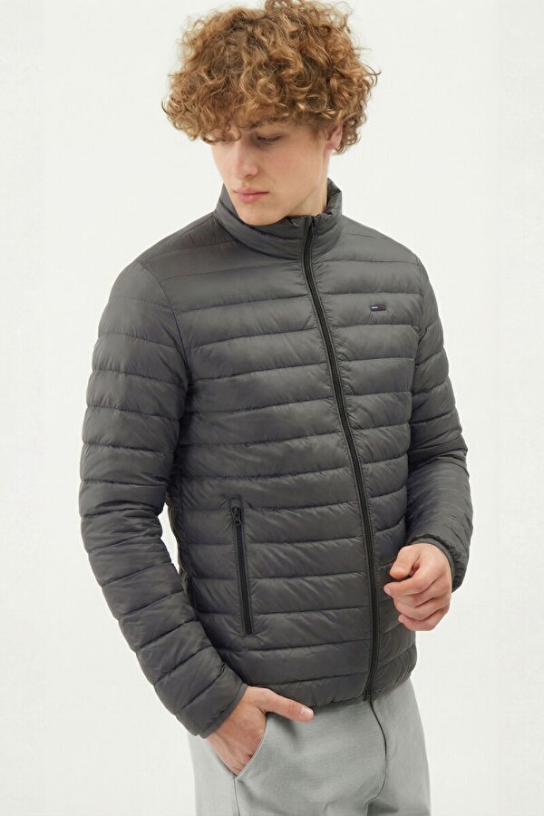 İçi Astarlı Cepli Jel Elyaf Su ve Rüzgar Geçirmez Şişme Kışlık Erkek Mont