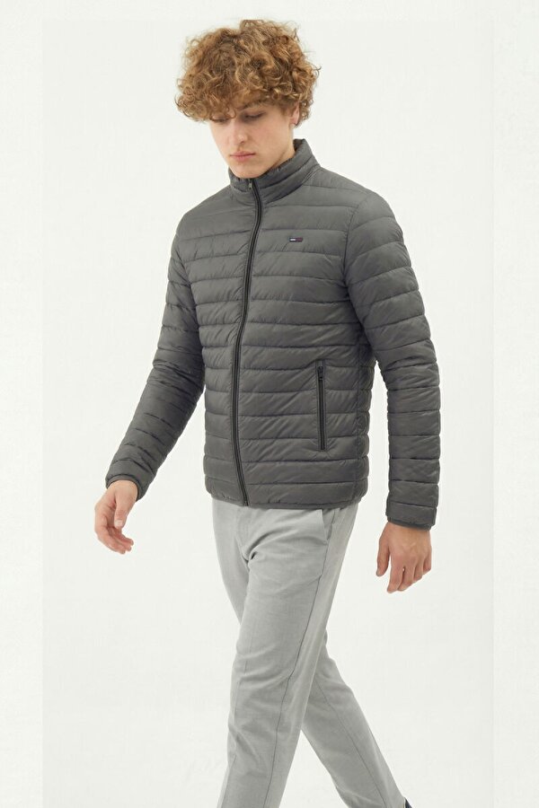 İçi Astarlı Cepli Jel Elyaf Su ve Rüzgar Geçirmez Şişme Kışlık Erkek Mont