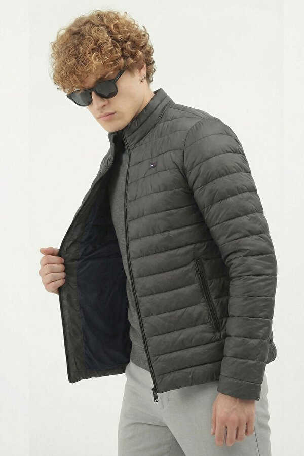 İçi Astarlı Cepli Jel Elyaf Su ve Rüzgar Geçirmez Şişme Kışlık Erkek Mont