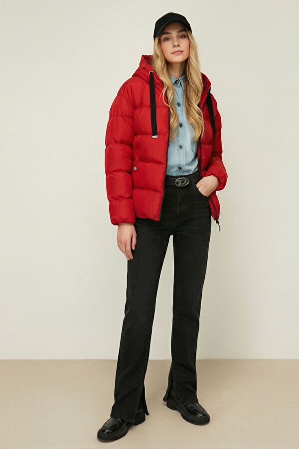 İçi Astarlı Cepli Kapüşonlu Jel Elyaf Su ve Rüzgar Geçirmez Şişme Kışlık Kadın Mont