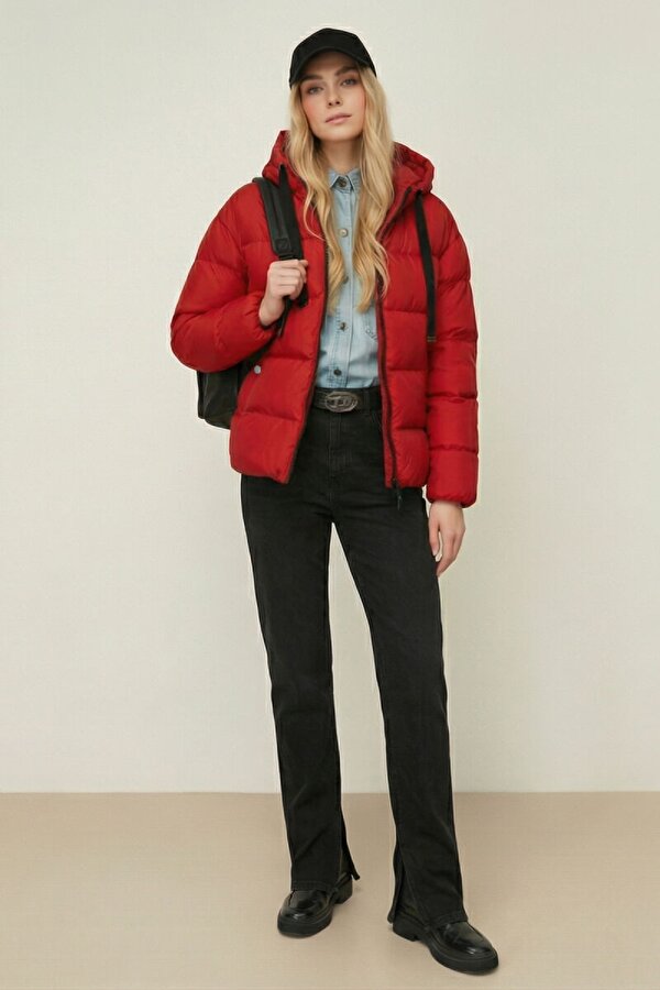 İçi Astarlı Cepli Kapüşonlu Jel Elyaf Su ve Rüzgar Geçirmez Şişme Kışlık Kadın Mont