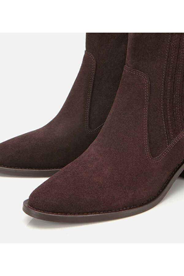 Kadın Süet Deri Kahverengi Sivri Burunlu Lastik Detaylı Topuklu Bot