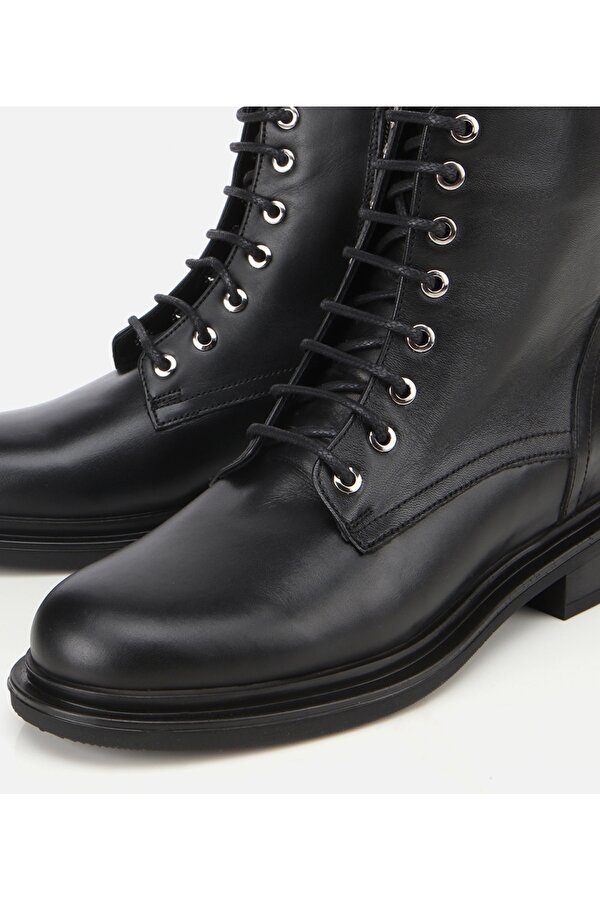 Kadın Deri Siyah Fermuarlı Postal Düz Bot