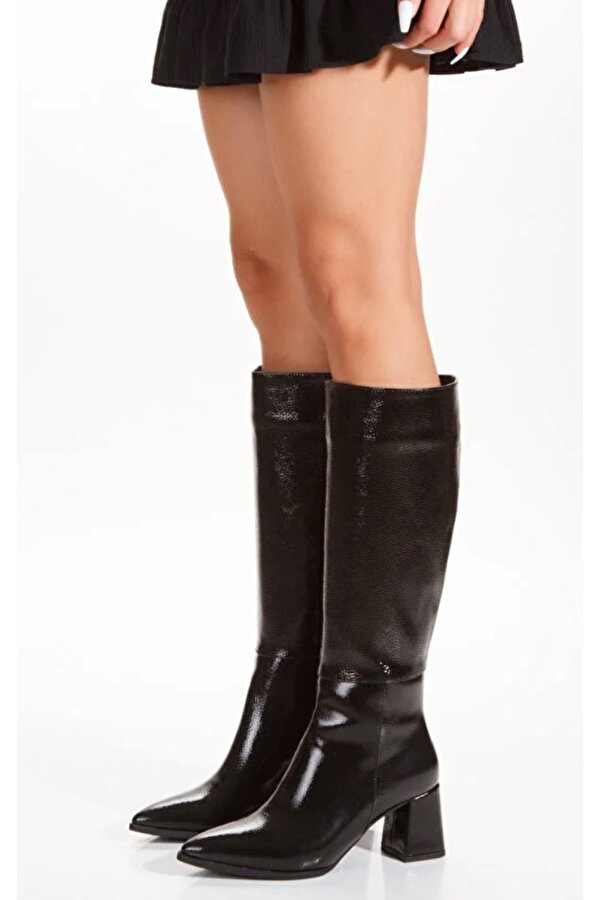 Sivri Burun Fermuarsız Kadın Çizme