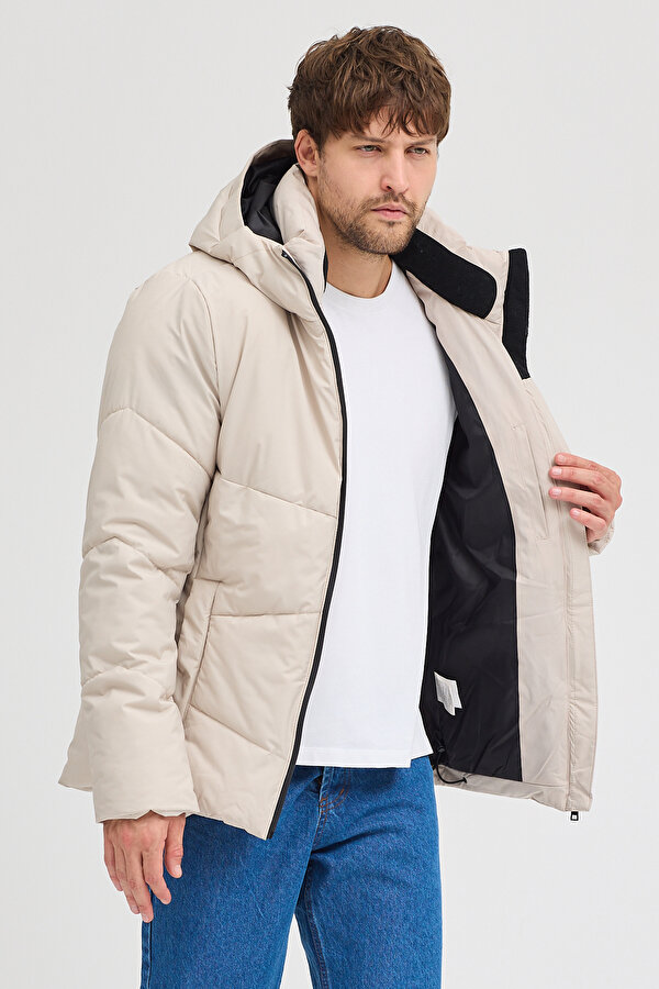 Erkek Kapuşonlu Mont 950