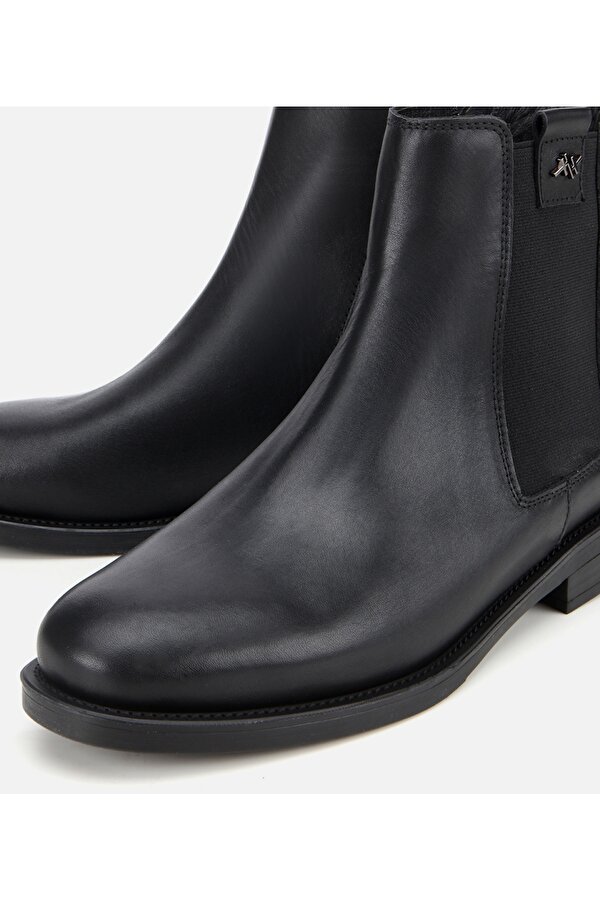 Kadın Deri Siyah Lastik Detaylı Bilekte Düz Bot