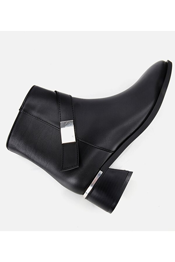 Kadın Siyah Metal Detaylı Bilekte Düz Bot