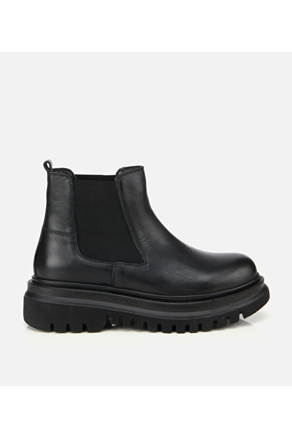 Kadın Deri Siyah Lastik Detaylı Kalın Tabanlı Düz Bot