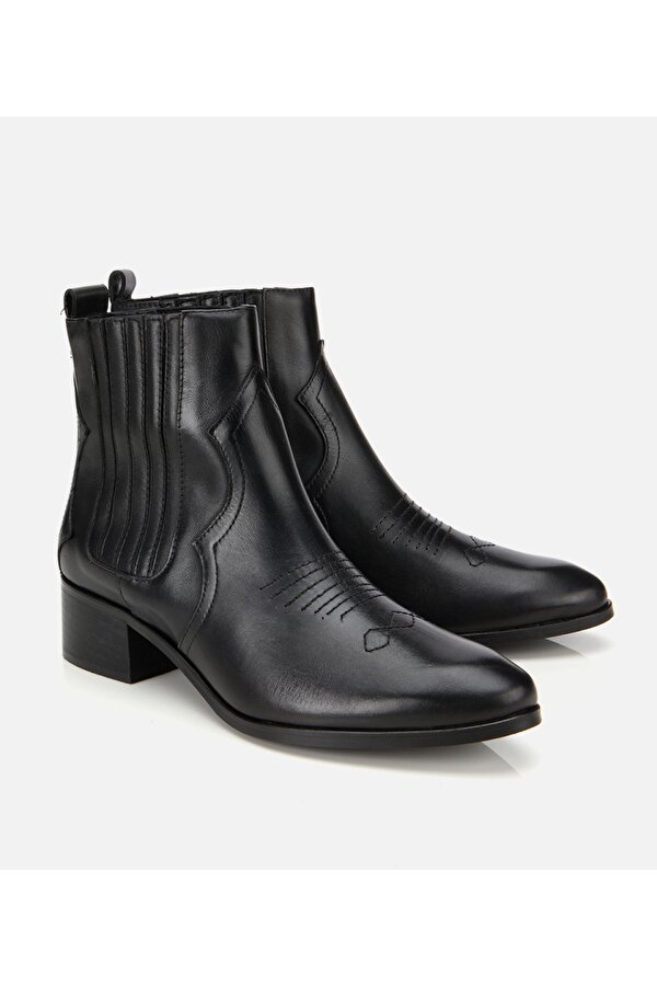 Kadın Deri Siyah İşlemeli Western Düz Bot