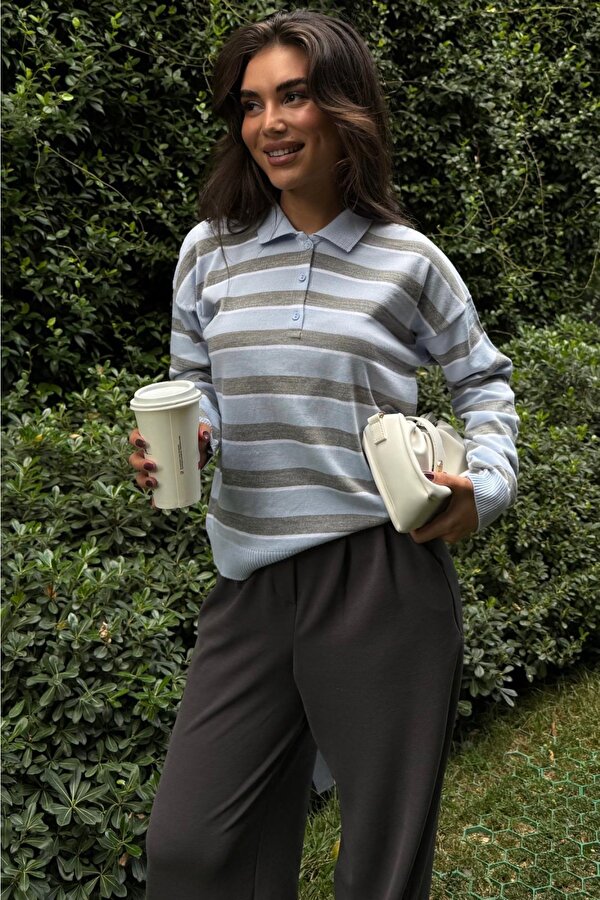 Mavi Çizgili Polo Yaka Düğmeli Kadın Kazak MG2561