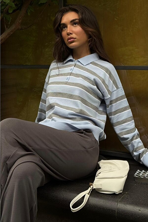 Mavi Çizgili Polo Yaka Düğmeli Kadın Kazak MG2561