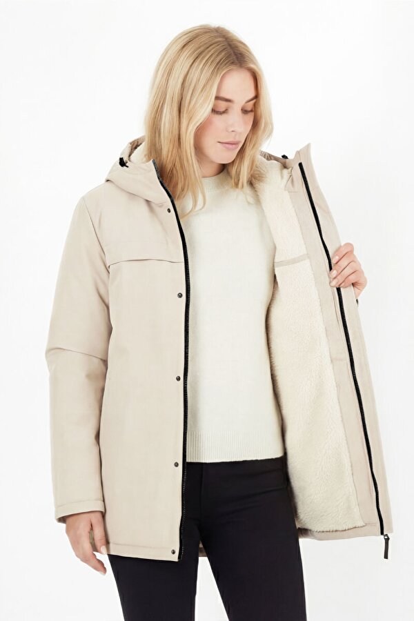 İçi Kürklü Su ve Rüzgar Geçirmez Cepli Kapüşonlu Kadın Mont