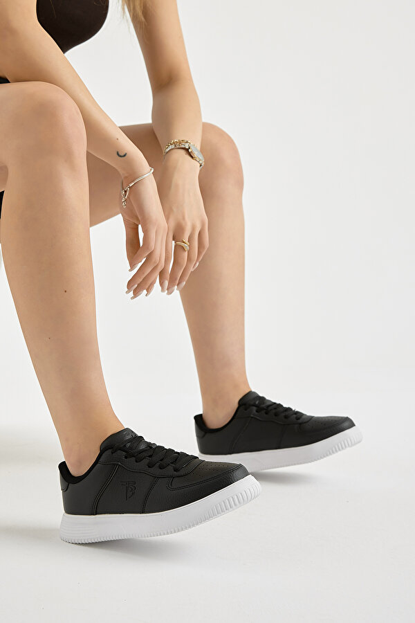 Kadın Siyah Beyaz Kalın Faylon Taban Düz Desenli Bağcıklı Spor Ayakkabı