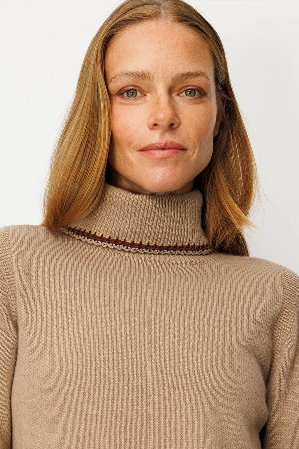 Kadın Degaje Yaka Cebi ve Yakası Tığlamalı Yün Kazak 25202 Bej