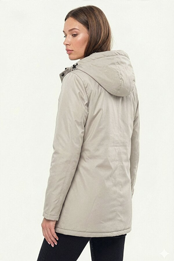 İçi Kürklü Su ve Rüzgar Geçirmez Cepli Kapüşonlu Kadın Mont