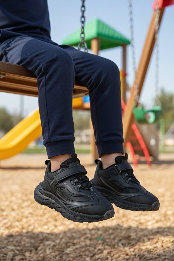 Siyah Cırtlı Hafif Esnek Erkek Çocuk Spor Ayakkabı 1987 F