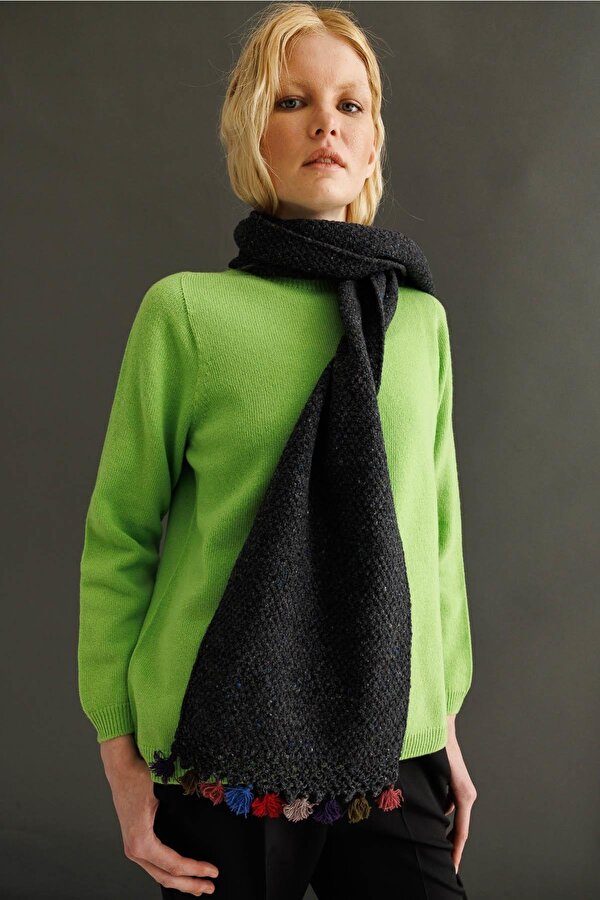 Kadın Kenarı Tığlamalı Püsküllü Yün Kaşkol 22033 K.Füme