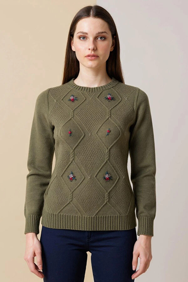 Kadın Sıfır Yaka Önü Baklavalı Nakış İşlemeli Kazak 25208 Haki