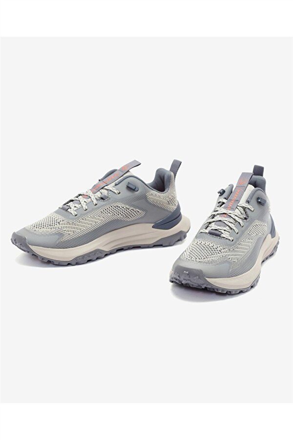 MOTION ACCESS LOW LACE UP SNEAKER