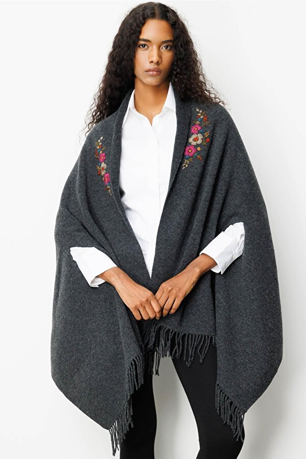 Kadın Yakası İşlemeli Koldan Geçmeli Büyük Yün Panço 25060 K.Füme