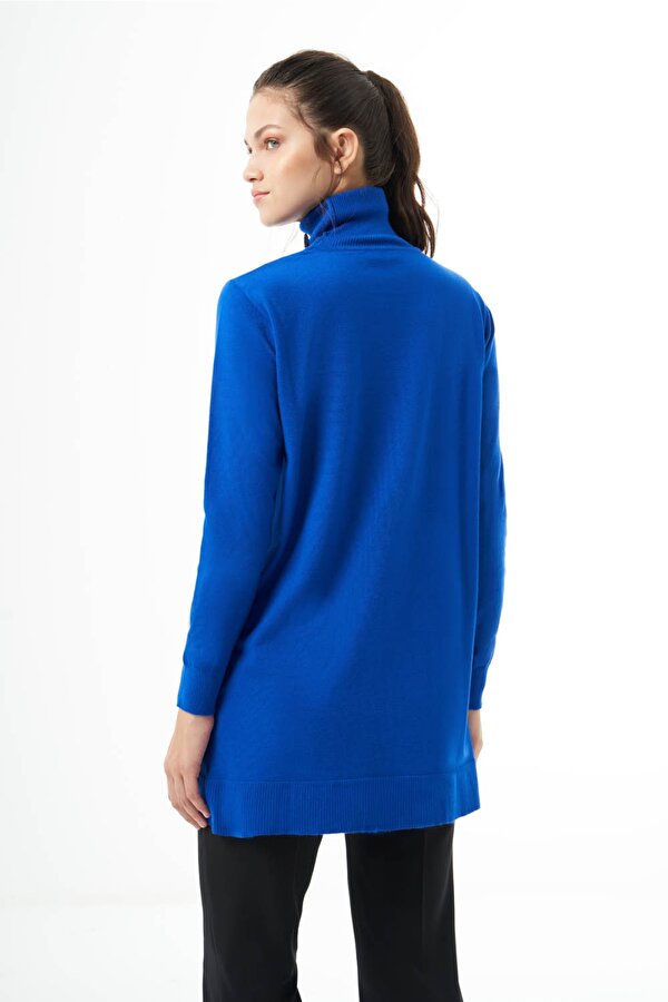 Balıkçı Yaka Broş Detaylı Saks Mavi Uzun Triko Kazak