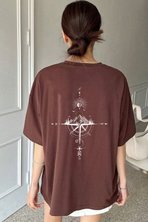 Unisex Yön Gösteren Baskılı Tasarım Tshirt - FLO 3 Al 1 Öde