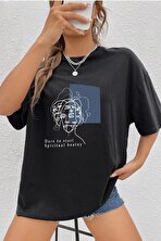 Unisex Minimal Line Drawing Baskılı T-shirt - FLO 3 Al 1 Öde