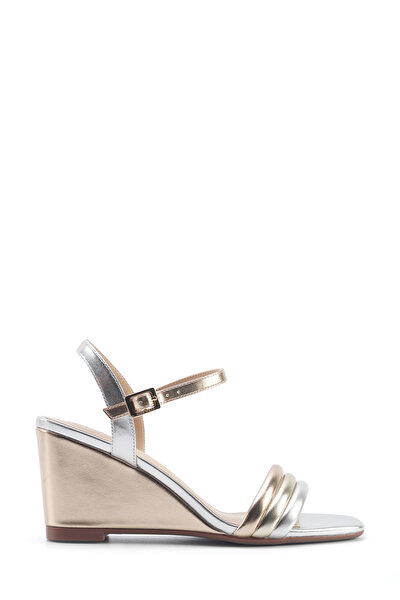 Nine West JORGE 5FX Altın Kadın Dolgu Topuk Sandalet