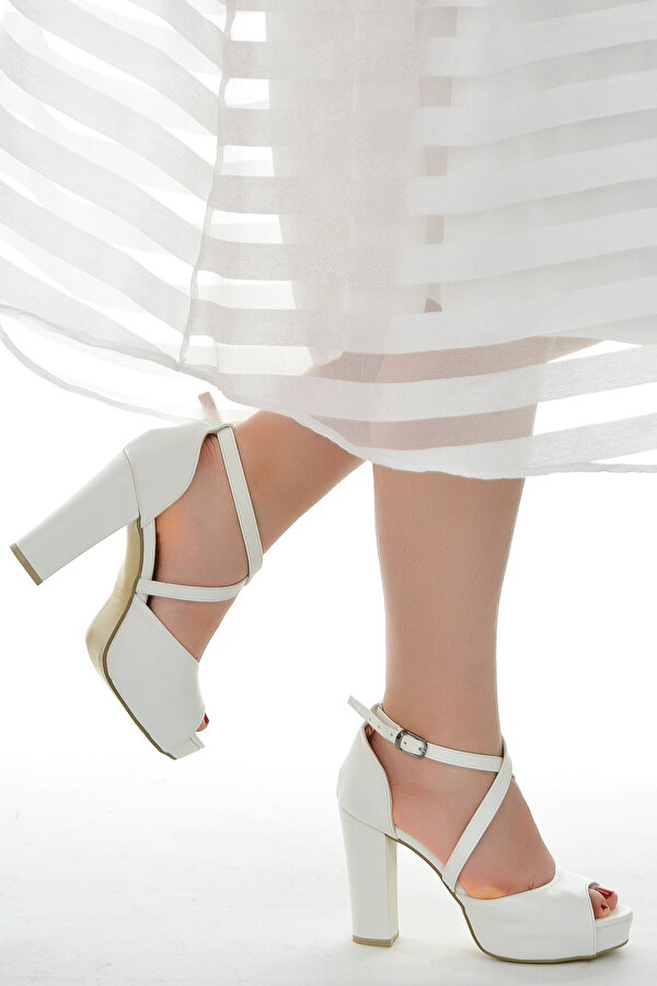 Ayakland 3210-2058 Cilt Abiye 11 Cm Platform Topuk Bayan Sandalet Ayakkabı Beyaz Ayakland 3210-2058 Cilt Abiye 11 Cm Platform Topuk Bayan Sandalet Ayakkabı Beyaz