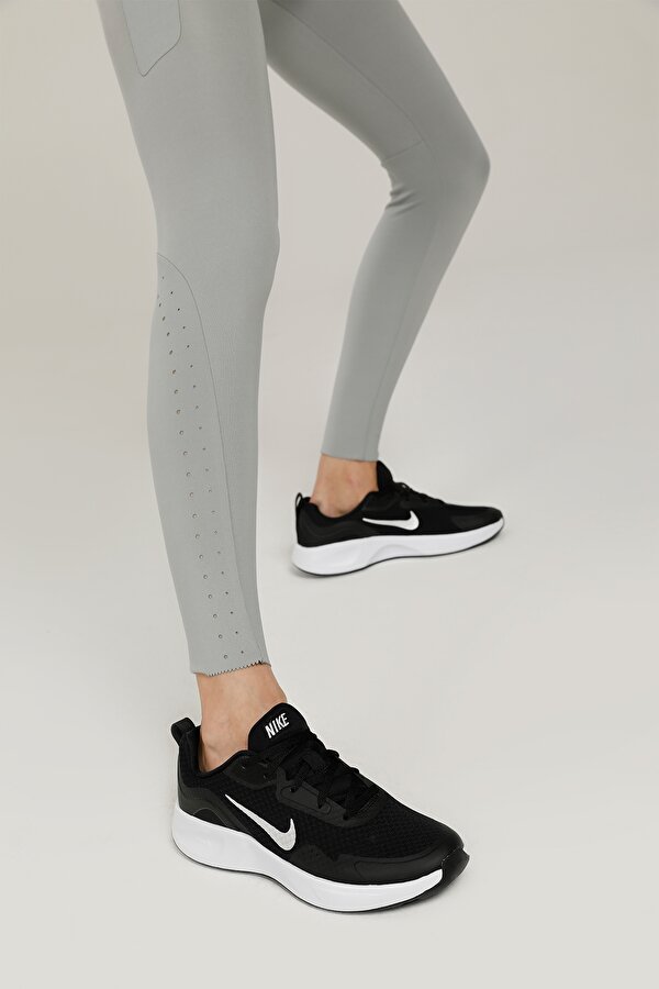Nike wearallday на ноге