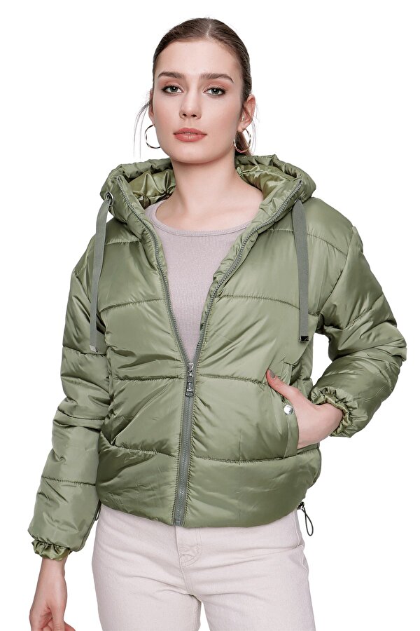 Butik Buruç Kadın Çağla Kapşonlu Kısa Mont