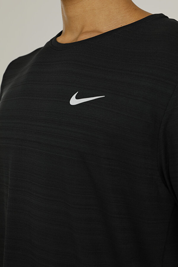 Nike miler hotsell bolt t shirt