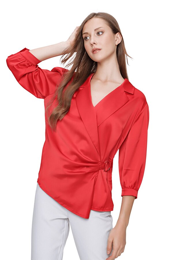 Butik Buruç Kadın Kırmızı Kruvaze Yaka Tokalı Saten Bluz