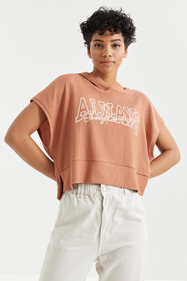 Tommy Life Tarçın Yazı Baskılı Kapüşonlu Oversize Bürümcük Kumaş Kadın Crop Top T-Shirt - 97229 Tommy Life Tarçın Yazı Baskılı Kapüşonlu Oversize Bürümcük Kumaş Kadın Crop Top T-Shirt - 97229