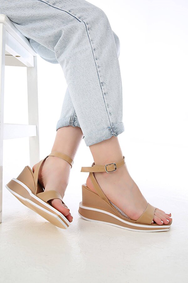 Ccway Kadın Tek Bantlı Dolgu Topuklu Sandalet NUDE CİLT FC9188