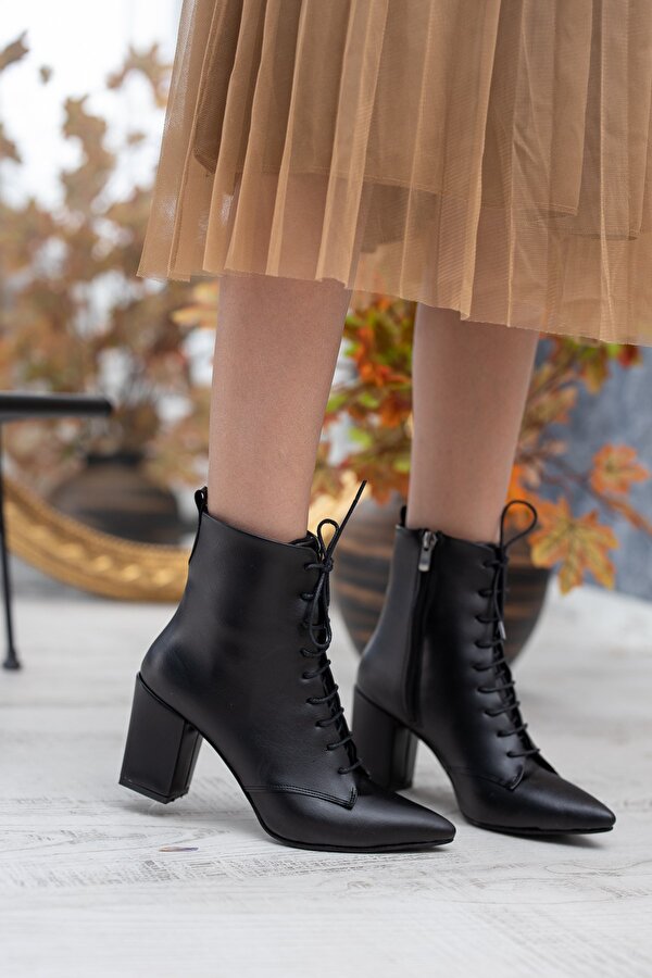 Divolya Eliz Siyah Sivri Burun Bağcıklı Günlük Kadın Bot