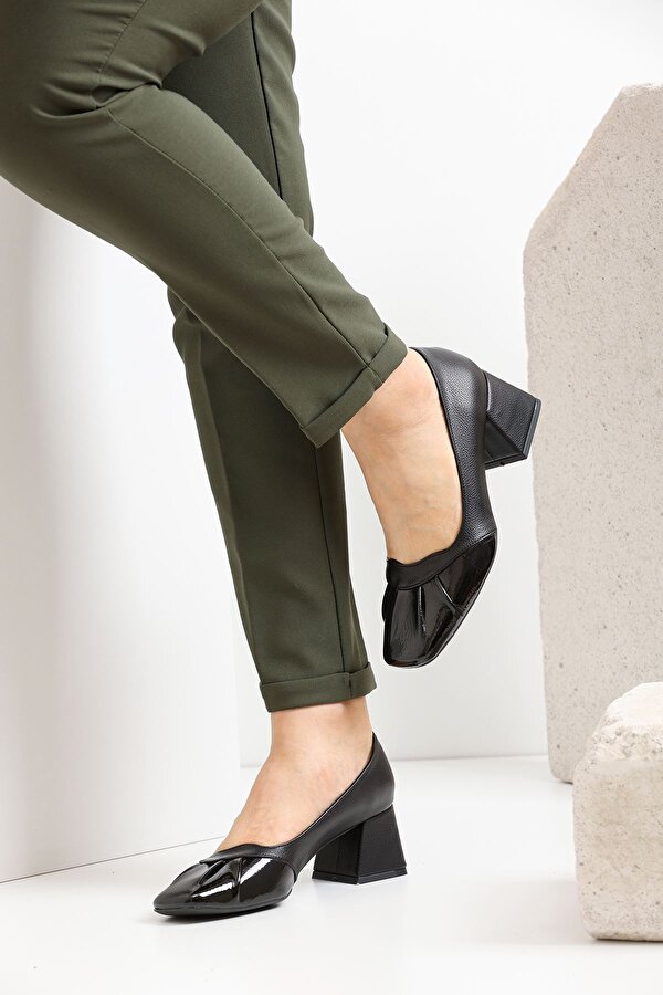 Marina Rosse Kadın Siyah Rugan Klasik Topuklu Ayakkabı
