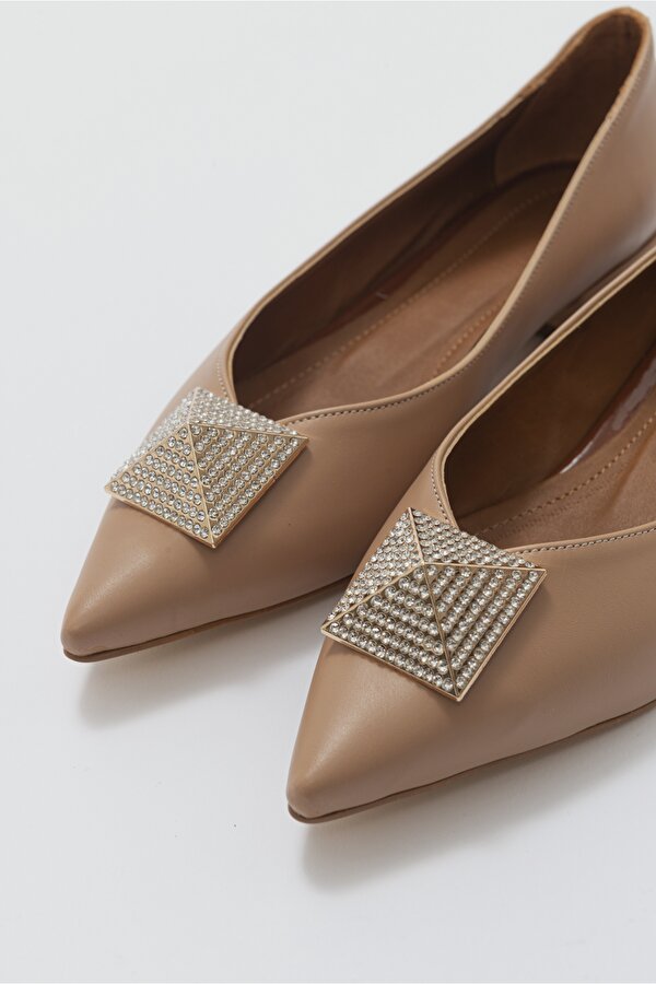 Luvi Shoes LAOS Bej Piramit Taşlı Kadın Babet
