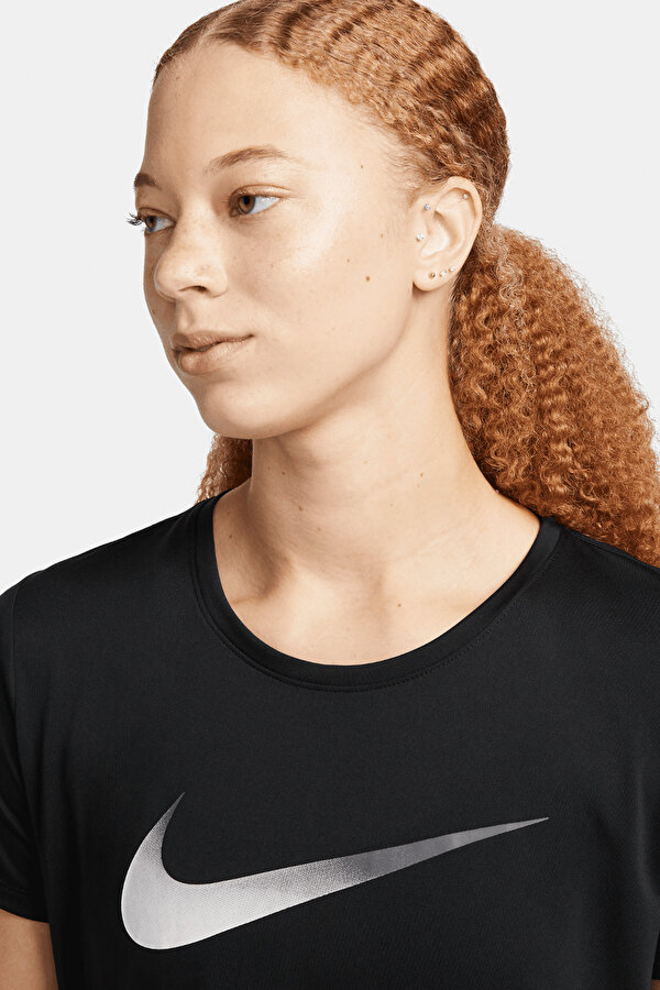 Nike W NK ONE DF SWSH HBR SS Siyah Kadın Kısa Kol T-Shirt