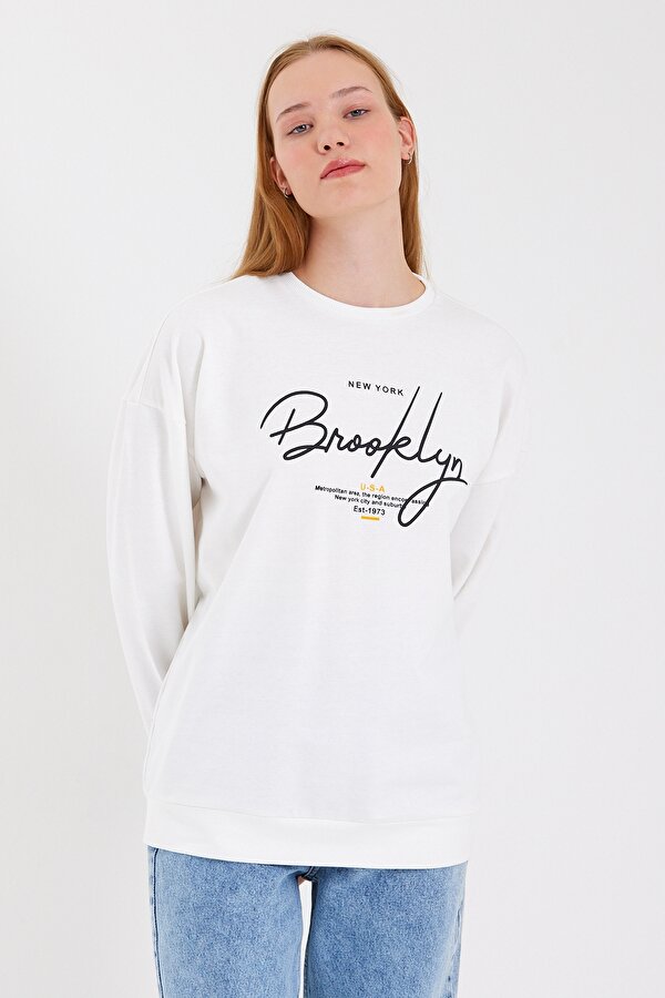 Süperlife Kadın Bisiklet Yaka Oversize Ön El Yazılı Brooklyn Sweat SPR23SWK331 Süperlife Kadın Bisiklet Yaka Oversize Ön El Yazılı Brooklyn Sweat SPR23SWK331