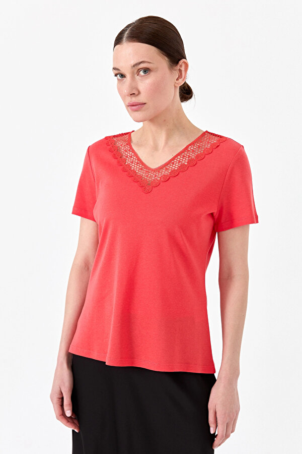 Desen Triko Kadın V Yaka Yakası Dantelli T-Shirt 23451 Kırmızı