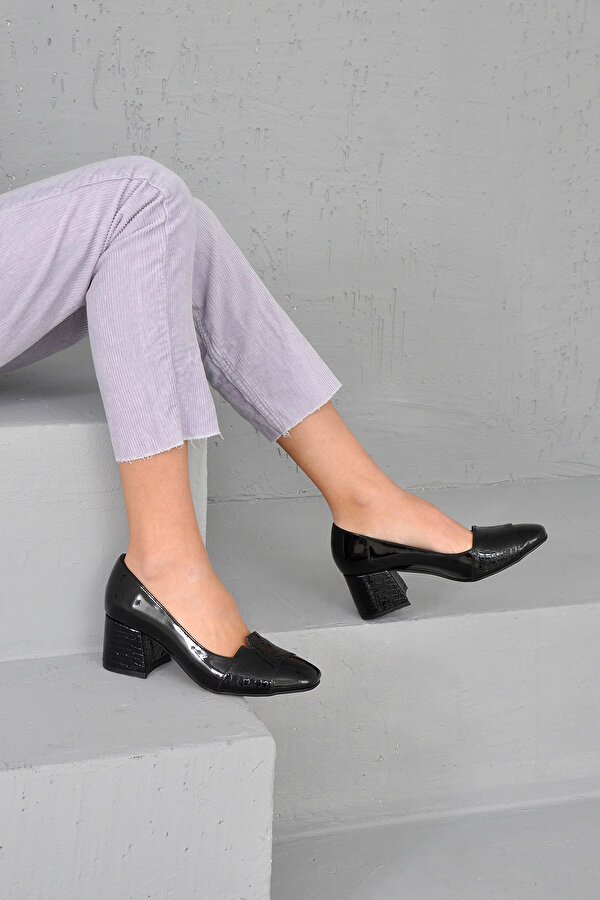 Vizon Ayakkabı Kadın Siyah Kroko Klasik Topuklu Ayakkabı VZN22K-083