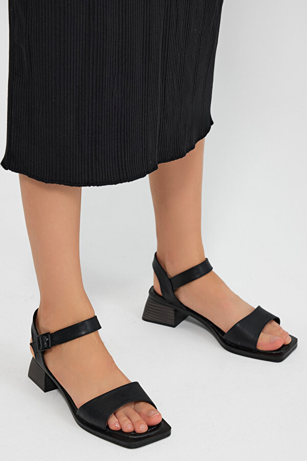 Tonny Black Kadın Siyah Çapraz Bantlı Topuklu Sandalet