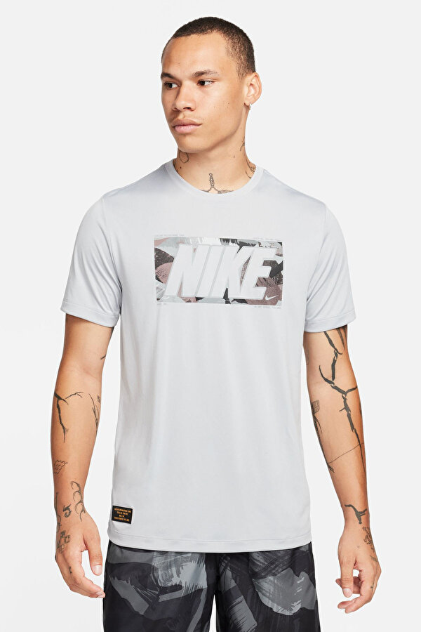 Nike M NK DF TEE RLGD CAMO GFX GRI Erkek Kısa Kol T-Shirt