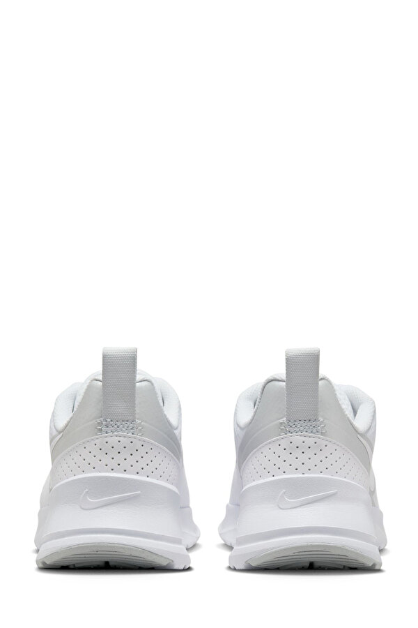 Nike W  AIR MAX NUAXIS Beyaz Kadın Sneaker