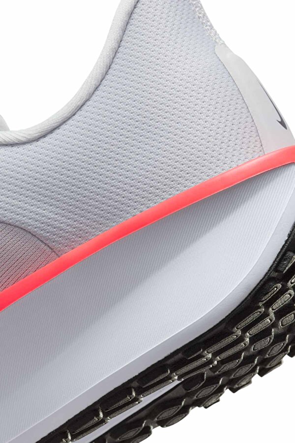 Nike WMNS  QUEST 6 Beyaz Kadın Koşu Ayakkabısı