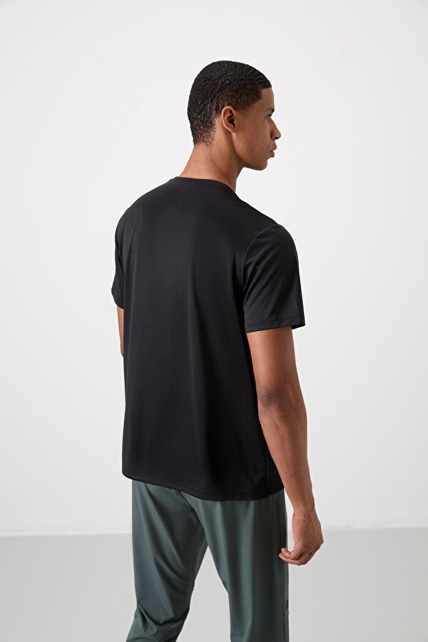 TOMMYLIFE Siyah Polyester Nefes Alan Dokulu İnce Esnek Standart Fit Erkek Performans T-Shirt - 88385