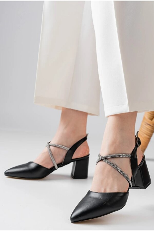 Feles Çapraz Şerit Taş Detaylı Klasik Topuklu Kadın Ayakkabı