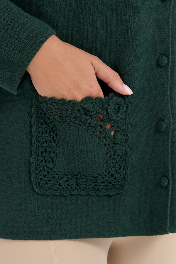 Desen Triko Kadın Polo Yaka Cebi Gül İşlemeli Kısa Yün Hırka 24015 Yeşil